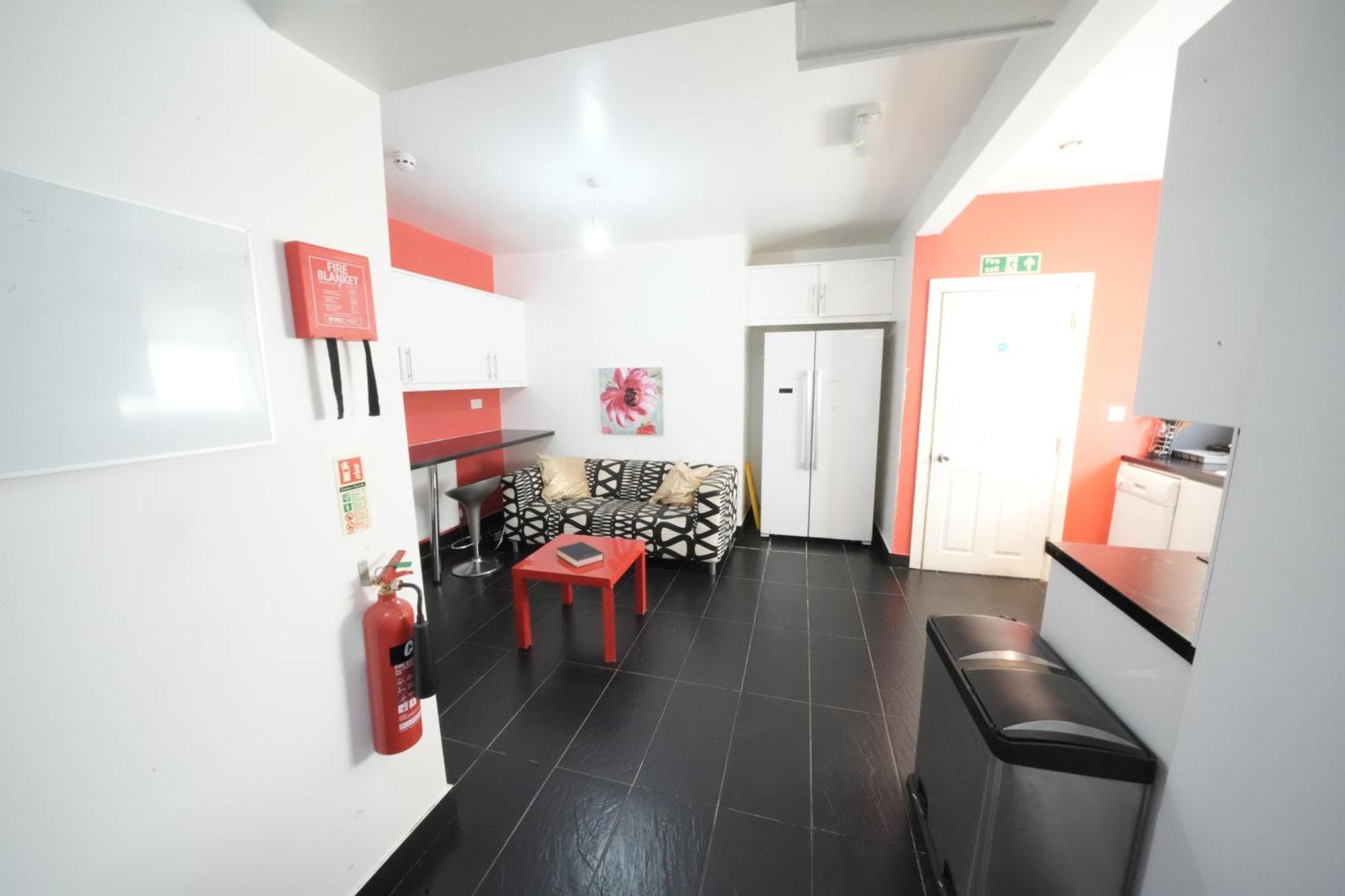 The Great Airport Place-Private Bedrooms With Private Bathroom-1 Bus To Heathrow Airport-5 Minutes By Car- Helpful Advice From Our Team Хармондсворт Экстерьер фото