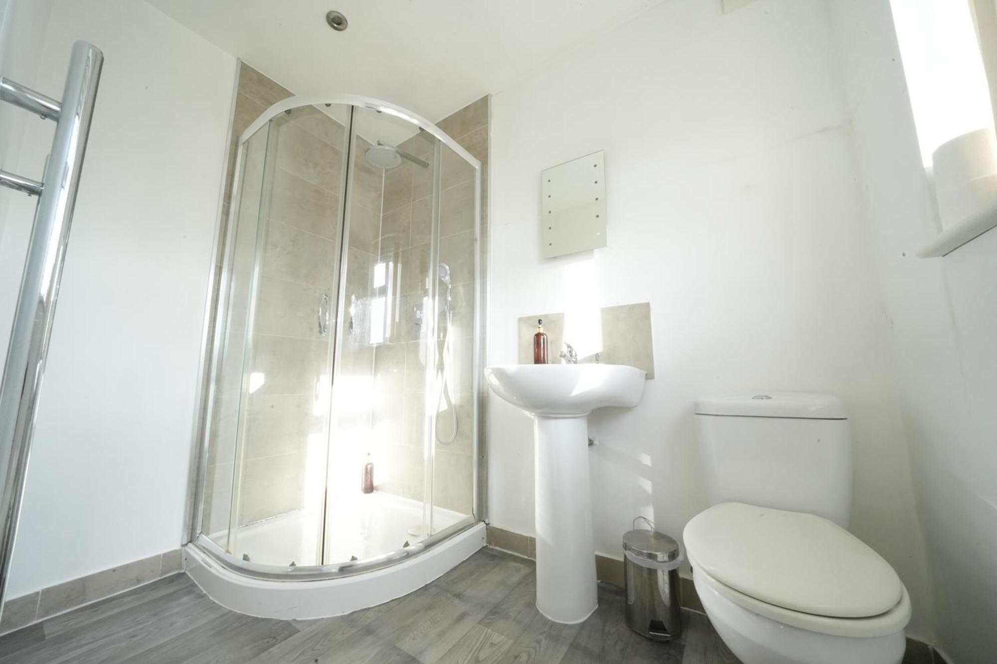 The Great Airport Place-Private Bedrooms With Private Bathroom-1 Bus To Heathrow Airport-5 Minutes By Car- Helpful Advice From Our Team Хармондсворт Экстерьер фото