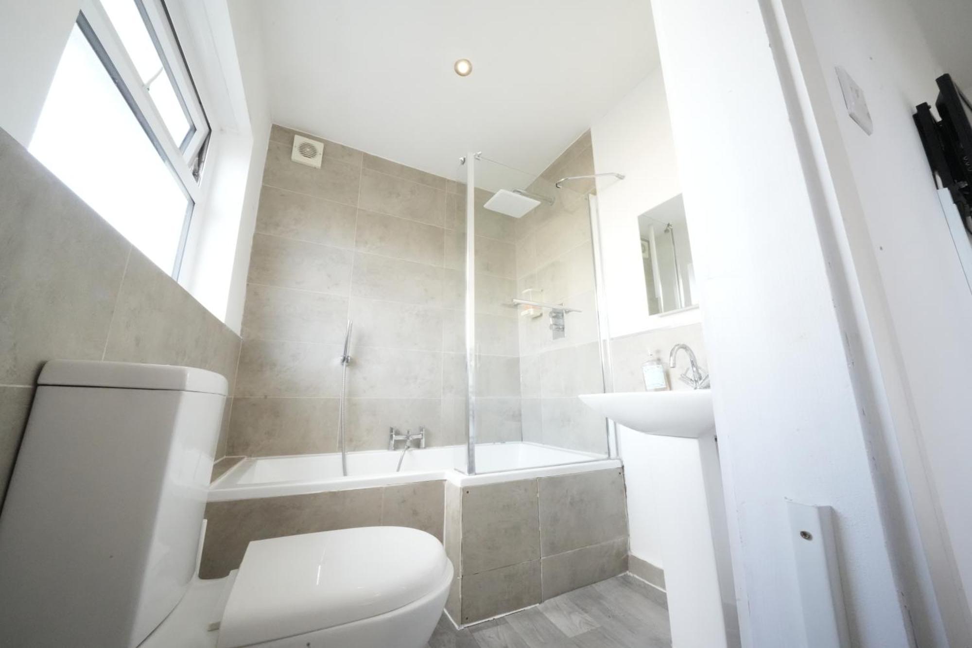 The Great Airport Place-Private Bedrooms With Private Bathroom-1 Bus To Heathrow Airport-5 Minutes By Car- Helpful Advice From Our Team Хармондсворт Экстерьер фото