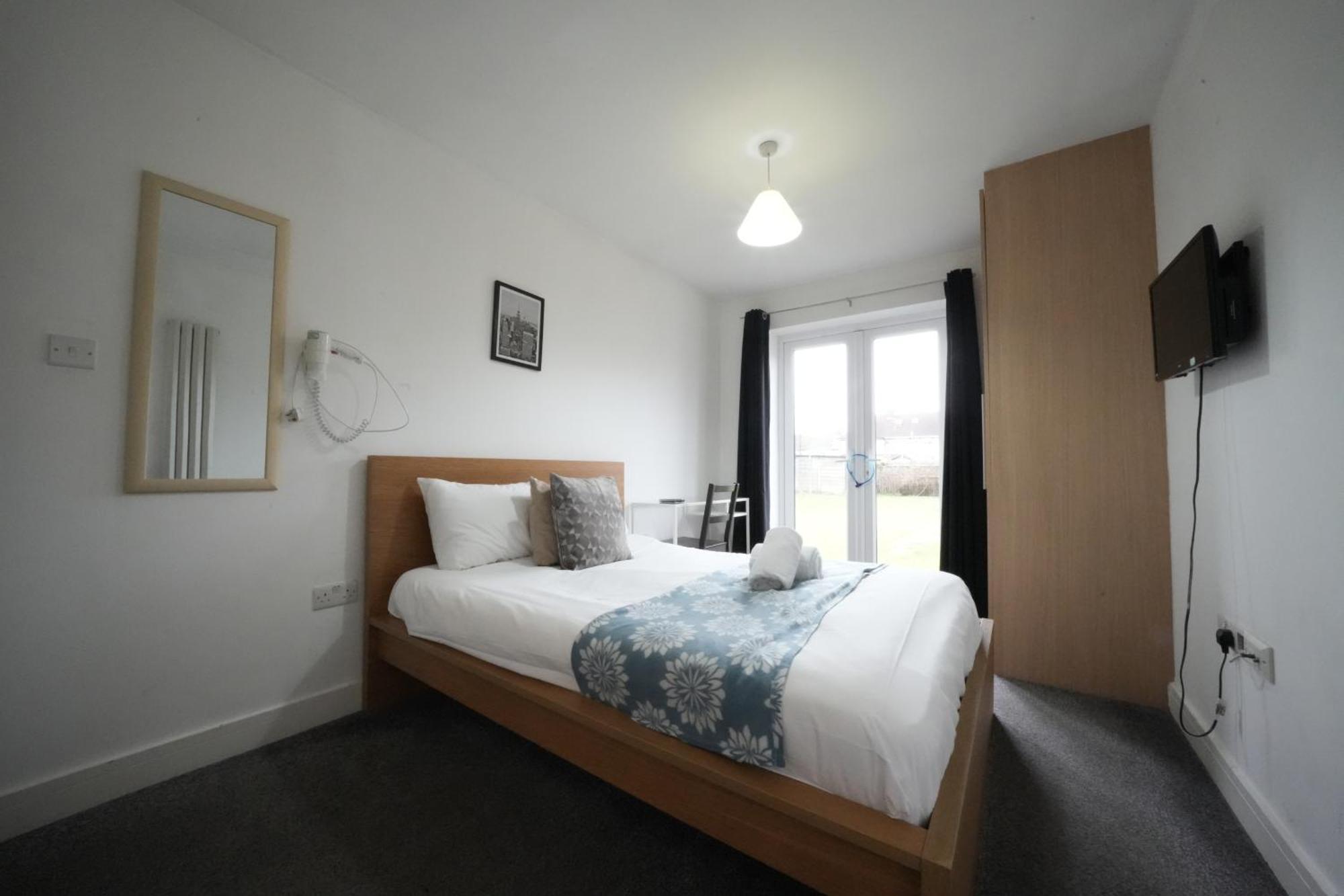 The Great Airport Place-Private Bedrooms With Private Bathroom-1 Bus To Heathrow Airport-5 Minutes By Car- Helpful Advice From Our Team Хармондсворт Экстерьер фото