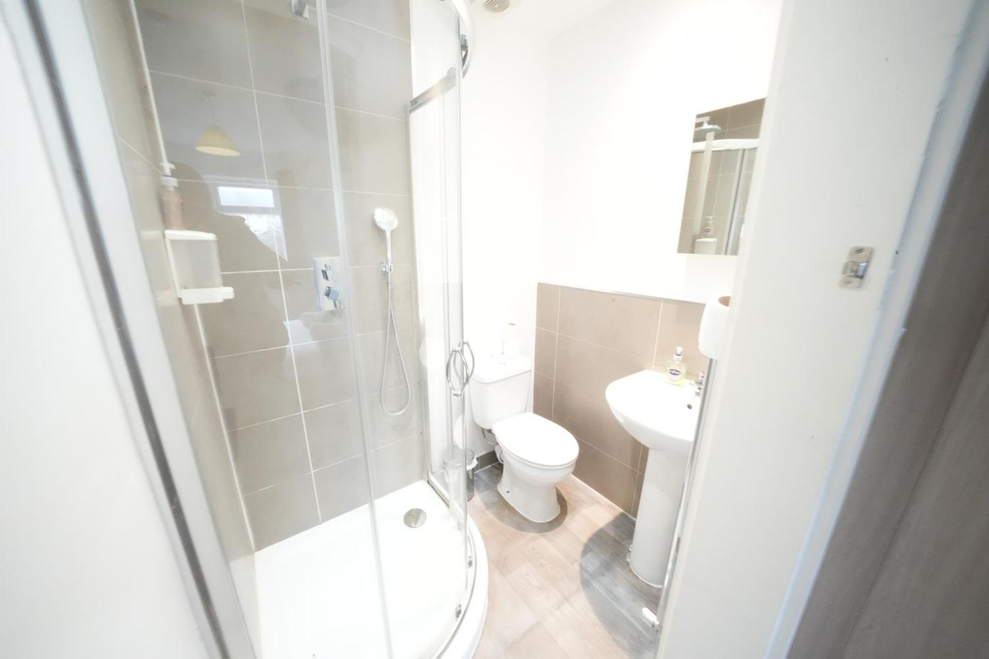 The Great Airport Place-Private Bedrooms With Private Bathroom-1 Bus To Heathrow Airport-5 Minutes By Car- Helpful Advice From Our Team Хармондсворт Экстерьер фото