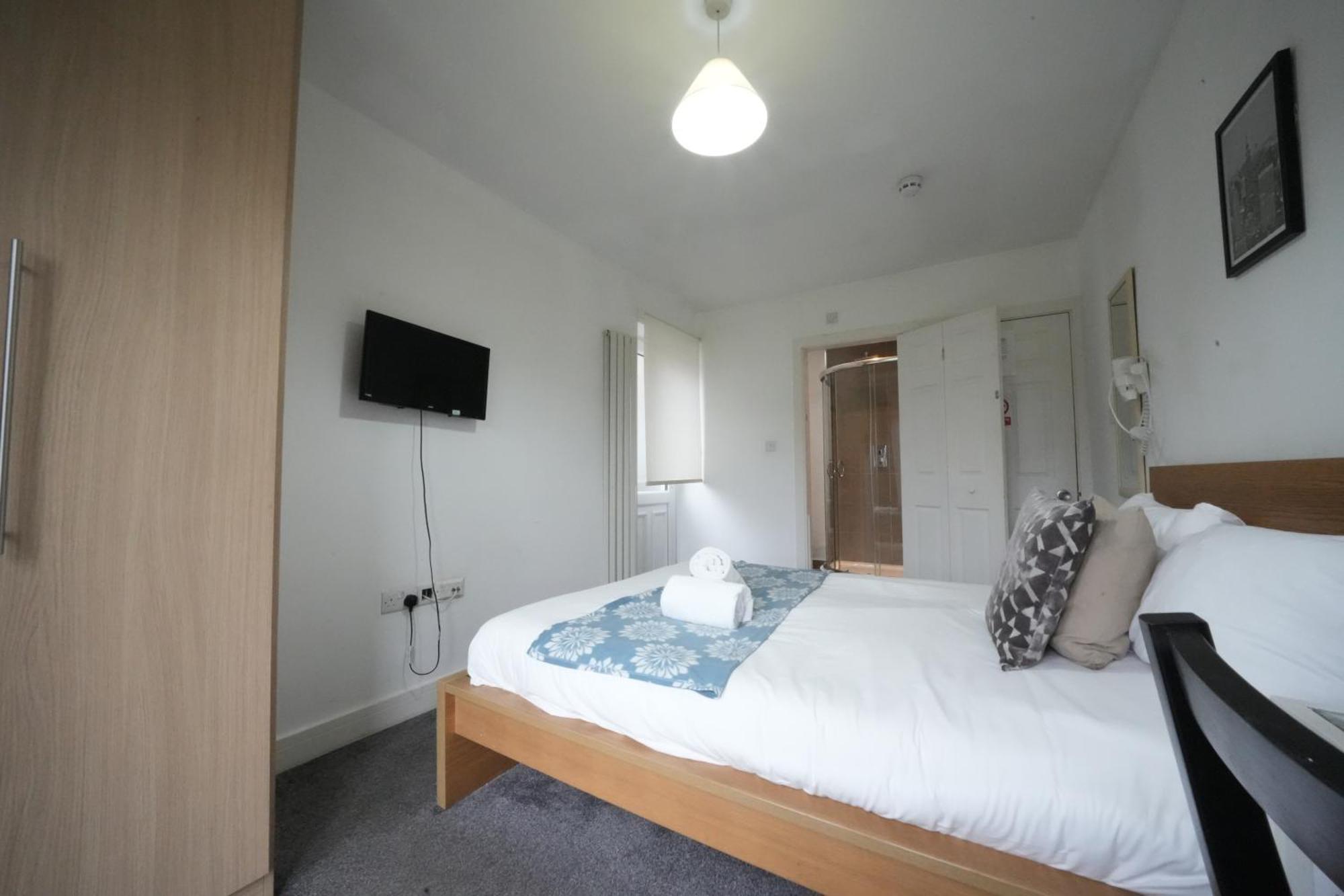 The Great Airport Place-Private Bedrooms With Private Bathroom-1 Bus To Heathrow Airport-5 Minutes By Car- Helpful Advice From Our Team Хармондсворт Экстерьер фото
