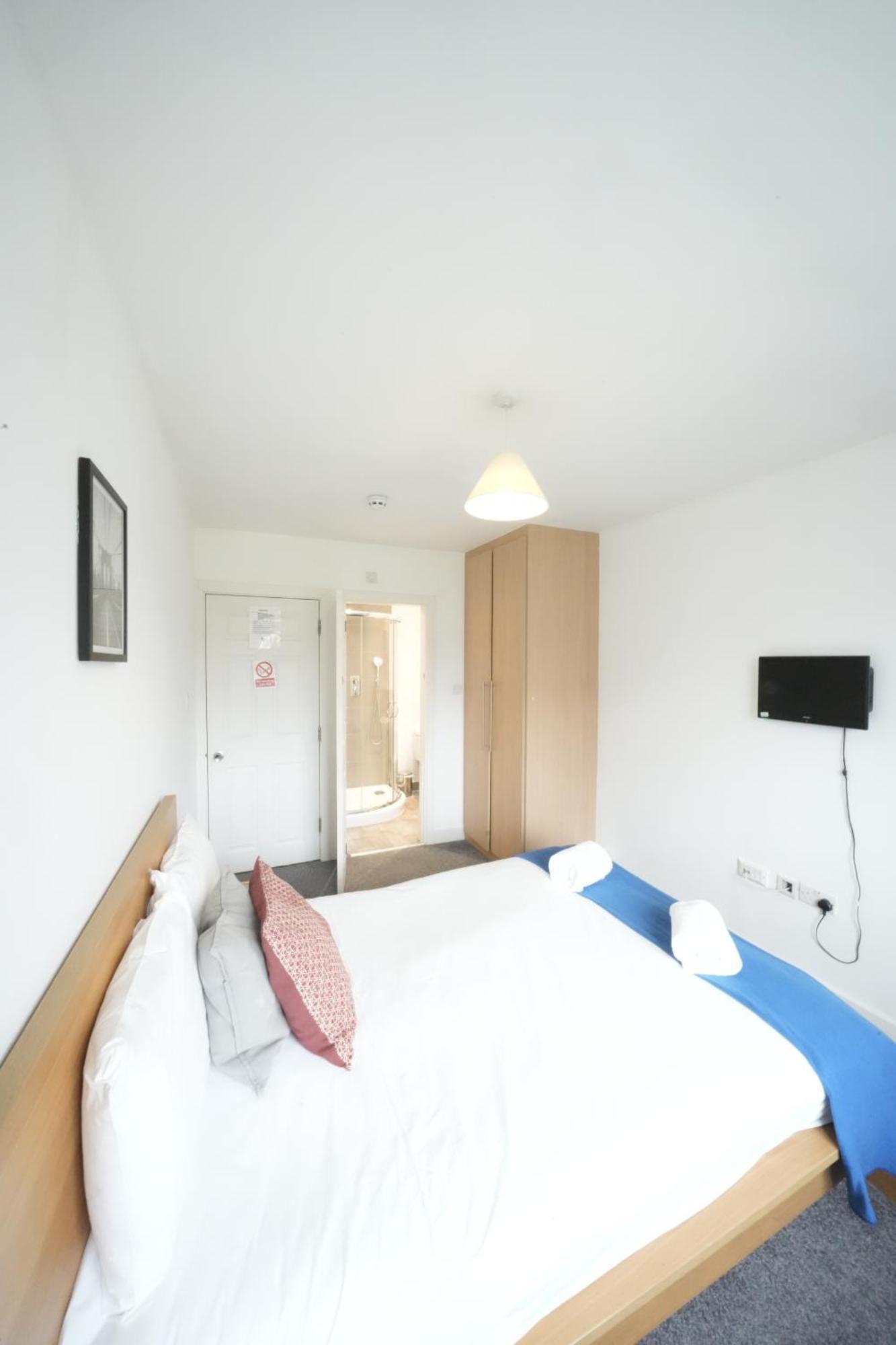 The Great Airport Place-Private Bedrooms With Private Bathroom-1 Bus To Heathrow Airport-5 Minutes By Car- Helpful Advice From Our Team Хармондсворт Экстерьер фото