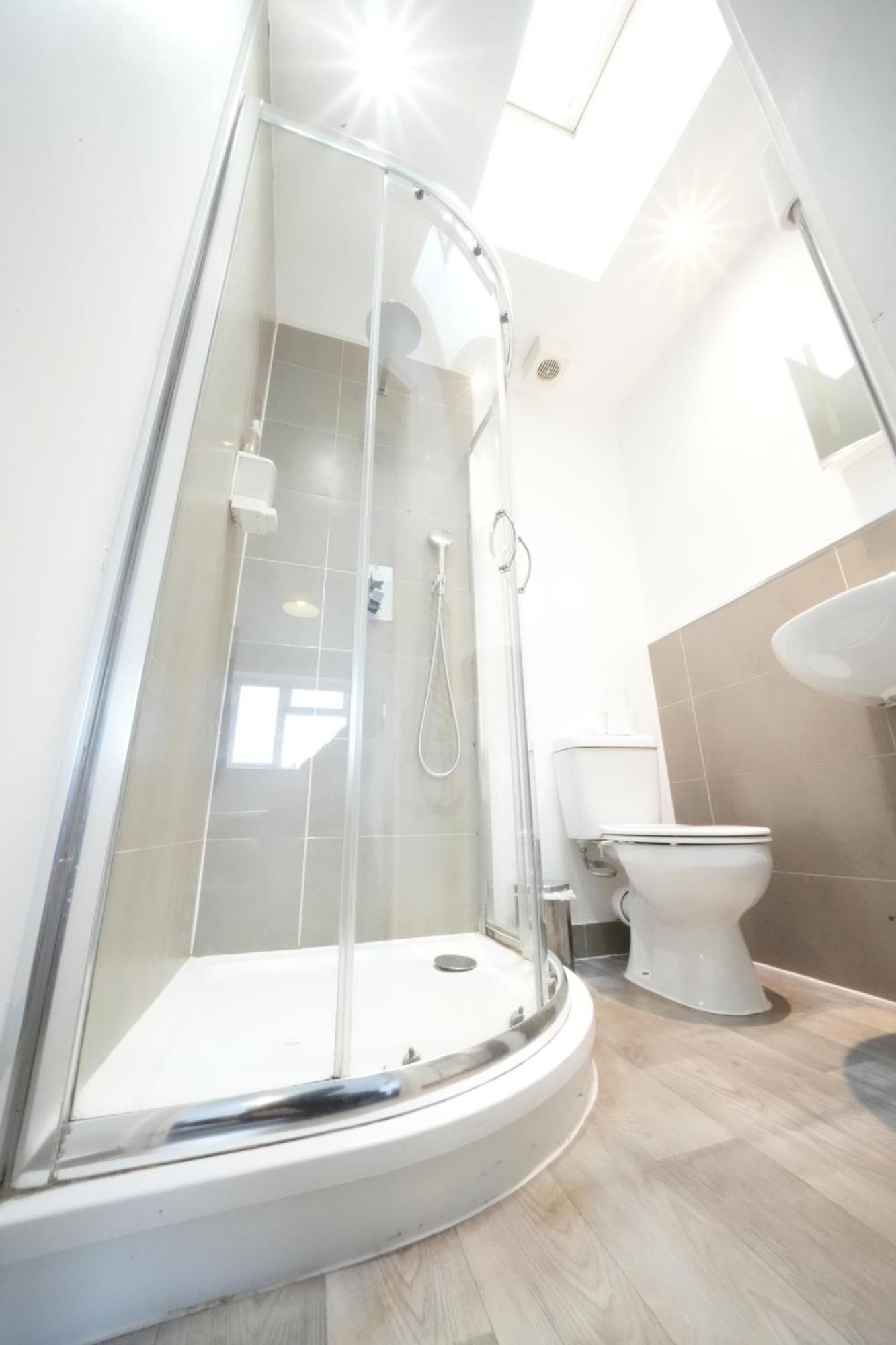 The Great Airport Place-Private Bedrooms With Private Bathroom-1 Bus To Heathrow Airport-5 Minutes By Car- Helpful Advice From Our Team Хармондсворт Экстерьер фото