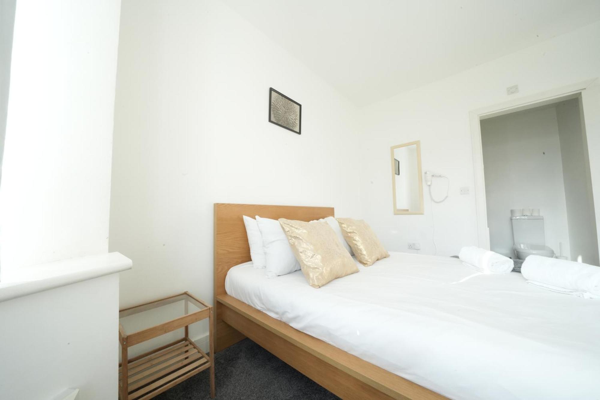The Great Airport Place-Private Bedrooms With Private Bathroom-1 Bus To Heathrow Airport-5 Minutes By Car- Helpful Advice From Our Team Хармондсворт Экстерьер фото